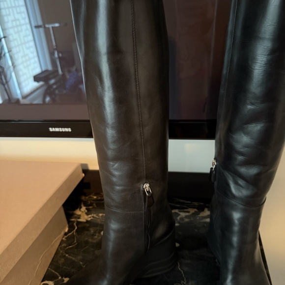 Beautiful Prada Boots from Holt Renfrew size 39 Black - Picture 7 of 15